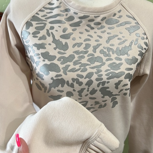 COPY - Lululemon sweater - Picture 5 of 11